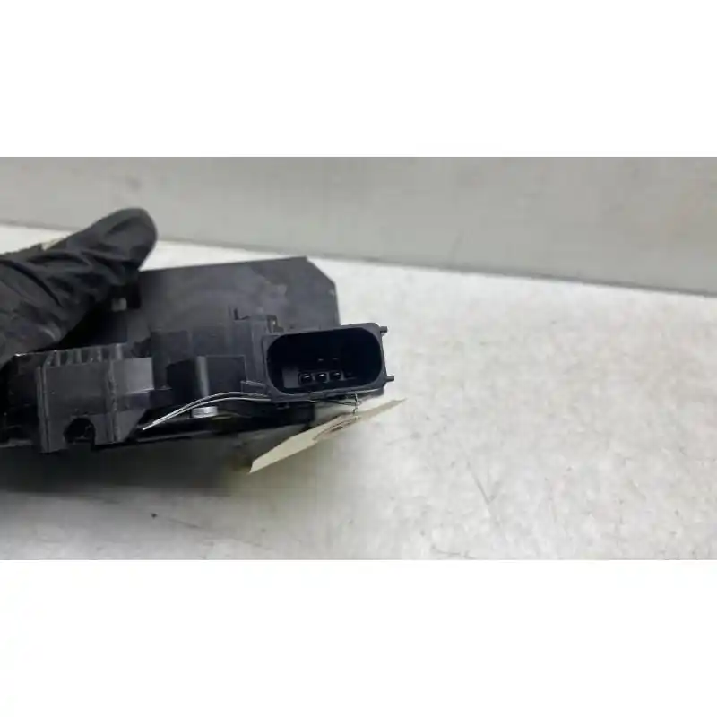 Serrure arriere droit OPEL CORSA E - Commandez en ligne