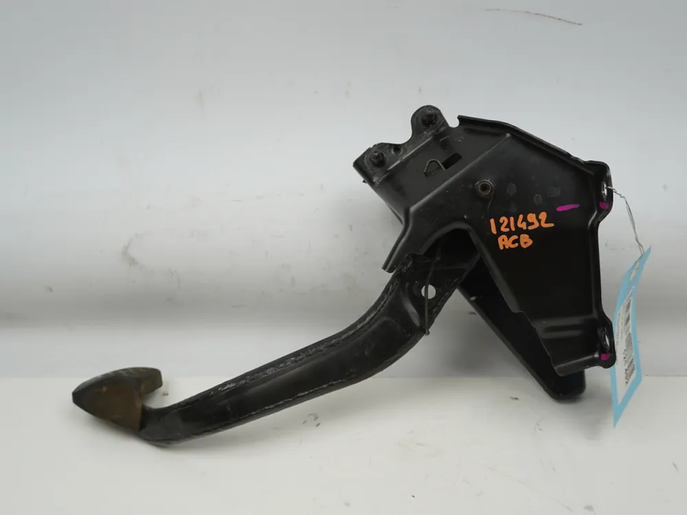 Pedale de frein occasion OPEL CORSA III Phase 1 - 1.7 DI 16v | Achetez en ligne