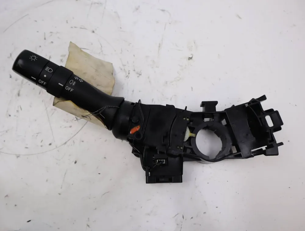 Direct fabricant - Commande eclairage occasion TOYOTA YARIS II Phase 1 - 1.4 D-4D