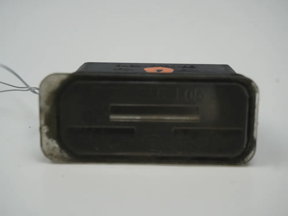 Eclaireur plaque de police d occasion FORD FIESTA VI Phase 1 - 1.2i 82ch - Très demandé