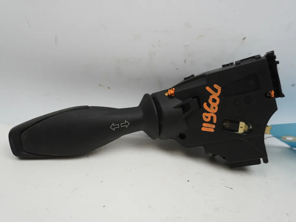 Affaire à saisir - Commande clignotant occasion FORD FIESTA VI Phase 1 - 1.2i 82ch