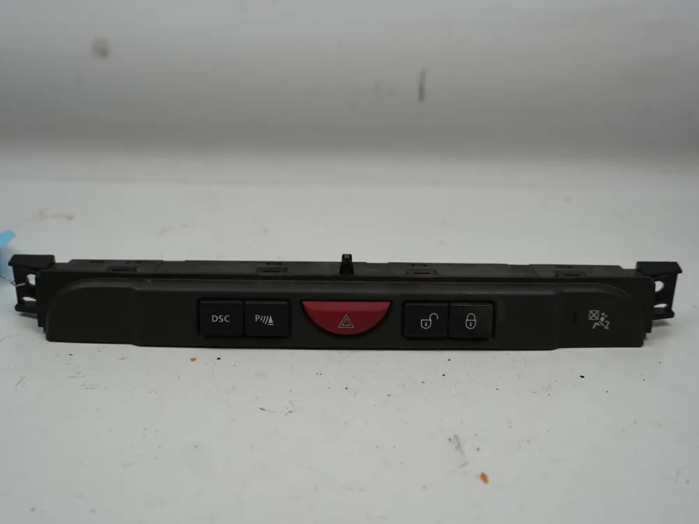 Plus que quelques articles - Bouton de warning occasion LAND ROVER DISCOVERY III phase 1 - 2.7 TD 190ch