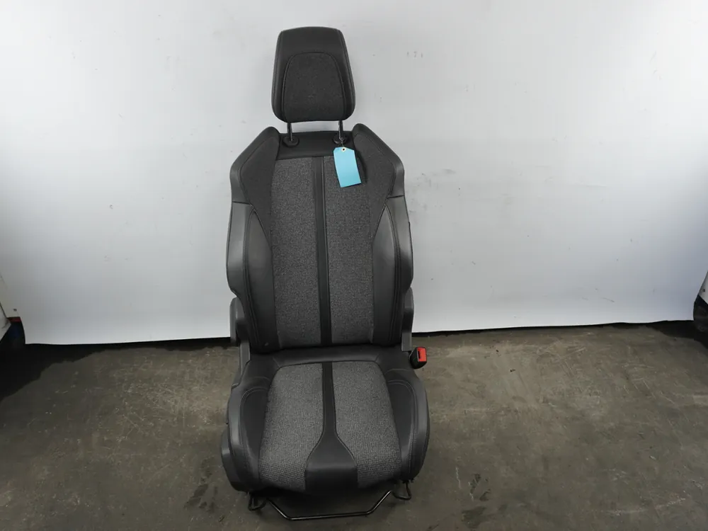 Achetez en ligne | Siège avant droit occasion PEUGEOT 5008 II Phase 1 - 1.2i PureTech 130ch