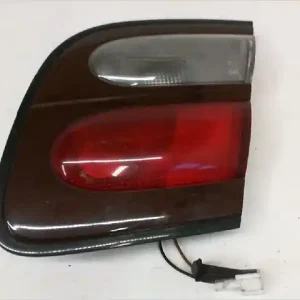 Feu arrière intérieur droit occasion NISSAN ALMERA I Phase 2 - 1.4i 87ch - Offre exceptionnelle