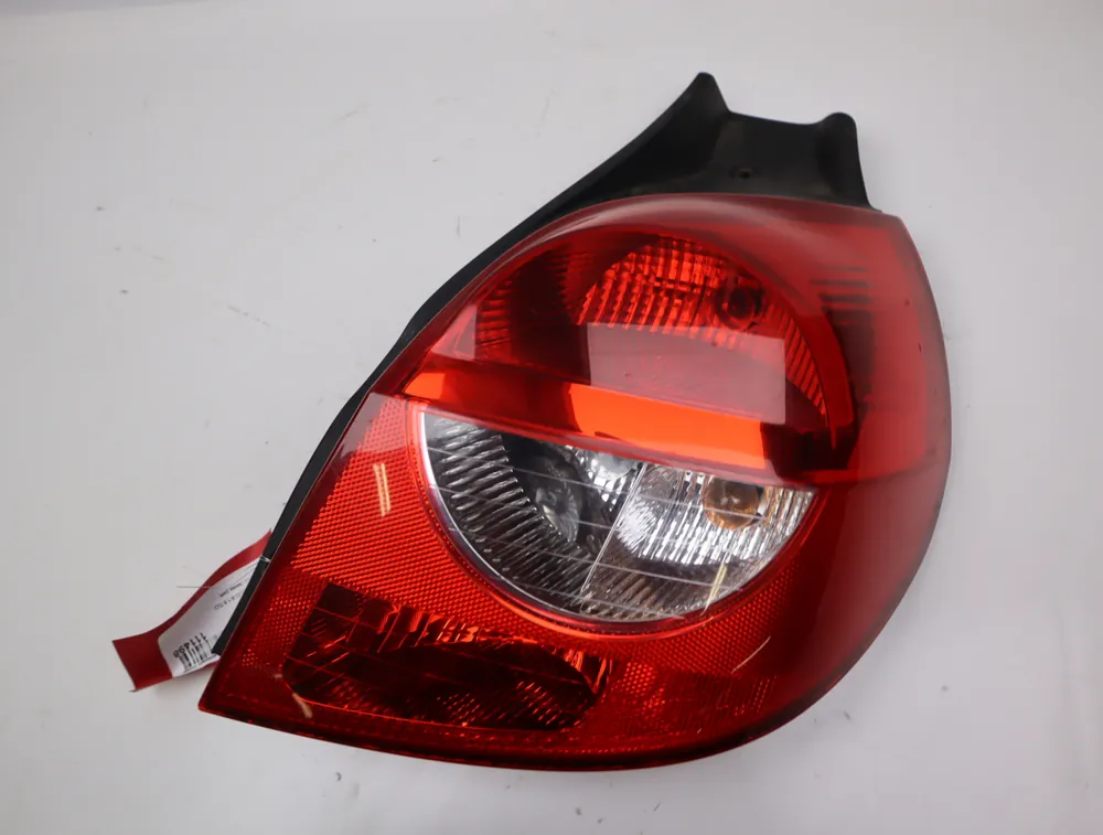 Offre exceptionnelle - Feu arrière droit occasion RENAULT CLIO III Phase 1 - 1.5 DCI 70ch