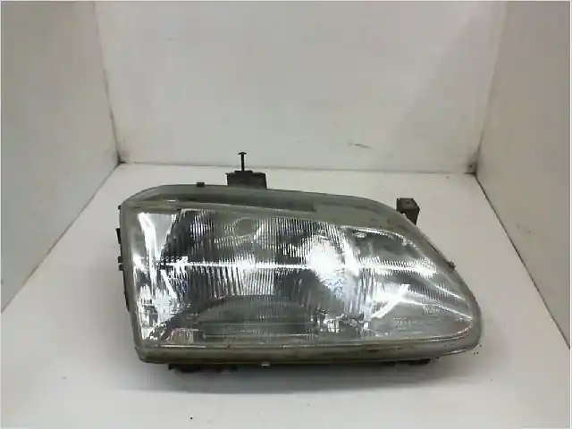 Phare droit occasion RENAULT MEGANE SCENIC I Phase 1 - 1.6i - Disponible à la commande