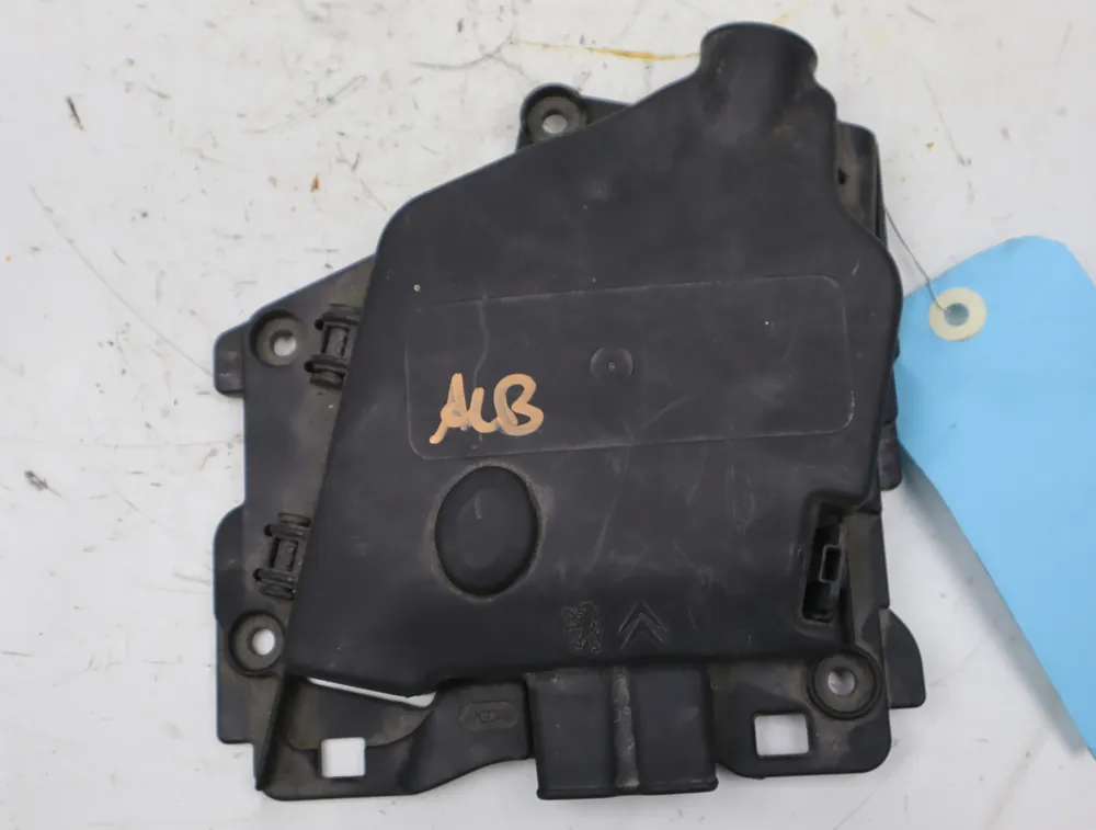 Boite a fusibles occasion CITROEN C3 II Phase 2 - 1.2i VTI 82ch - Plébiscité par les clients