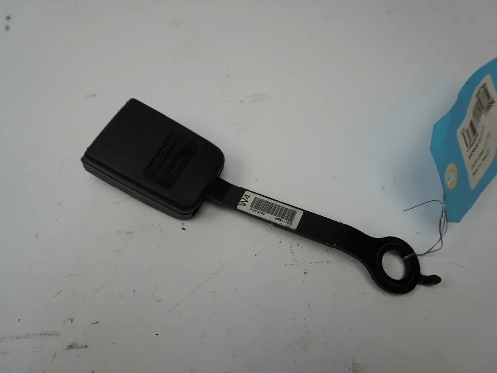 Achetez maintenant | Ancrage ceinture avant droit occasion DACIA LODGY Phase 1 - 1.2 TCE 115ch