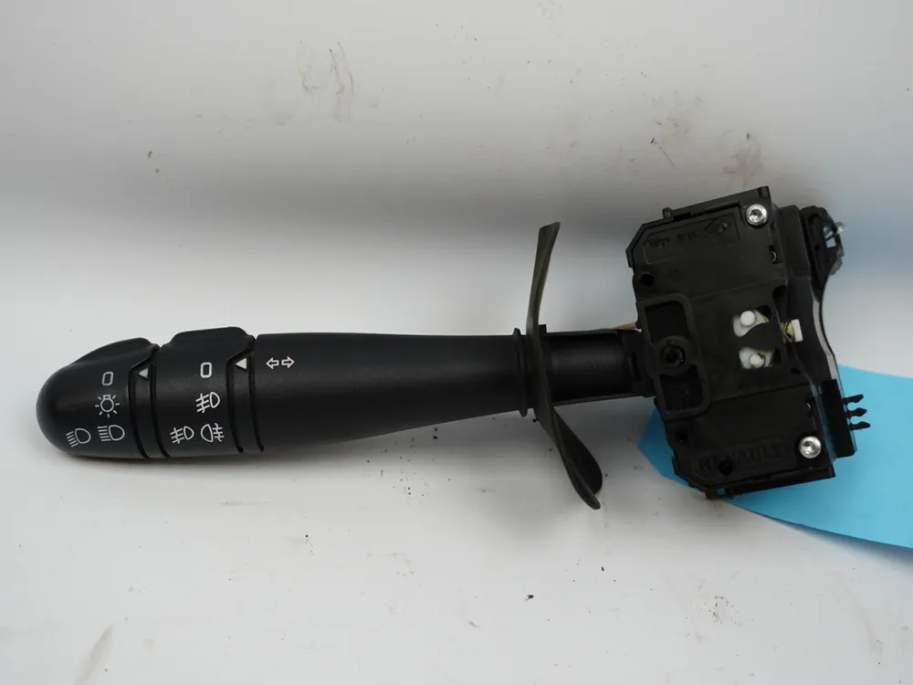 Commande eclairage occasion RENAULT CLIO II Phase 2 - 1.4 16v - Best-seller