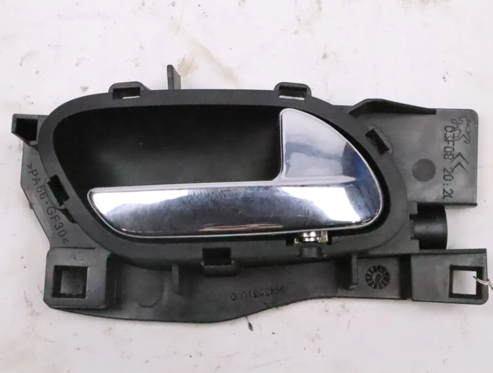 Poignee int porte avd occasion CITROEN C4 I Phase 1 - 1.6 HDi 110ch - Bien noté