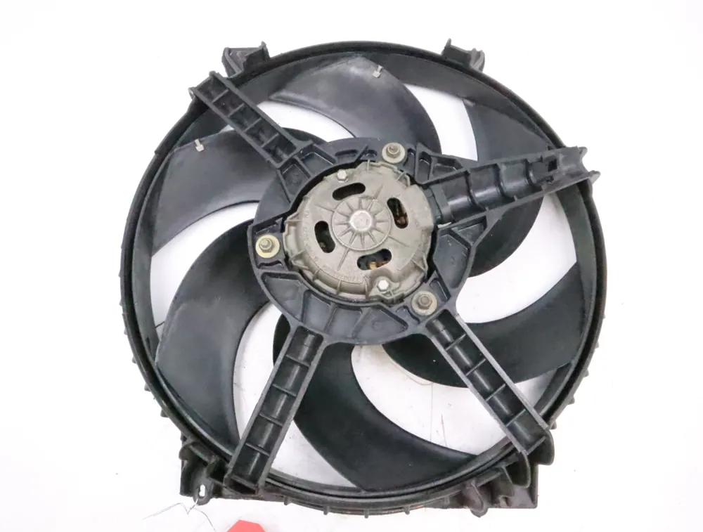 Plus que quelques pièces - Ventilateur de refroidissement occasion RENAULT CLIO I Phase 1 - 1.9 D