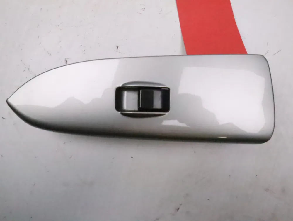 Bon plan | Commande lève-glace porte avant droite occasion MAZDA PREMACY Phase 1 - 1.8i 100ch