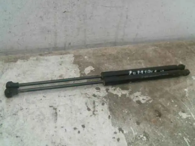Achetez dès aujourd'hui - Verin hayon droit Dacia SANDERO 534913170096