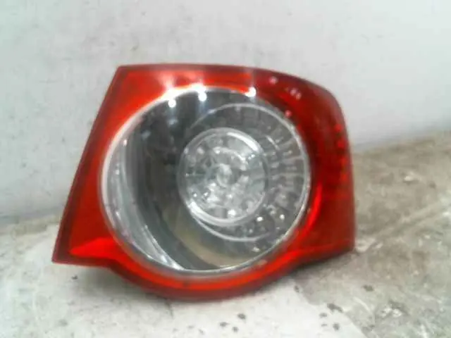 Offre - Feu arriere droit Volkswagen JETTA 809008010258