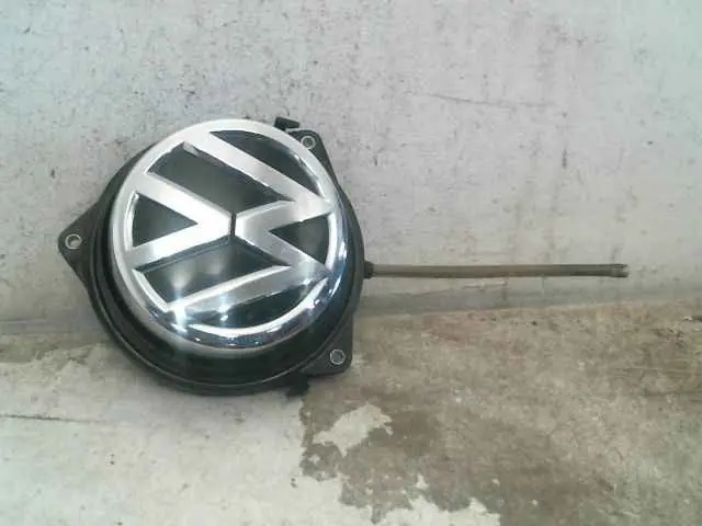 Serrure malle arriere Volkswagen GOLF 534912086323 - Plus que quelques pièces