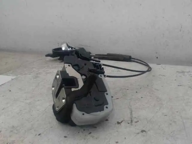 Plus que quelques pièces | Serrure porte avant droit Nissan JUKE 805001KD1A