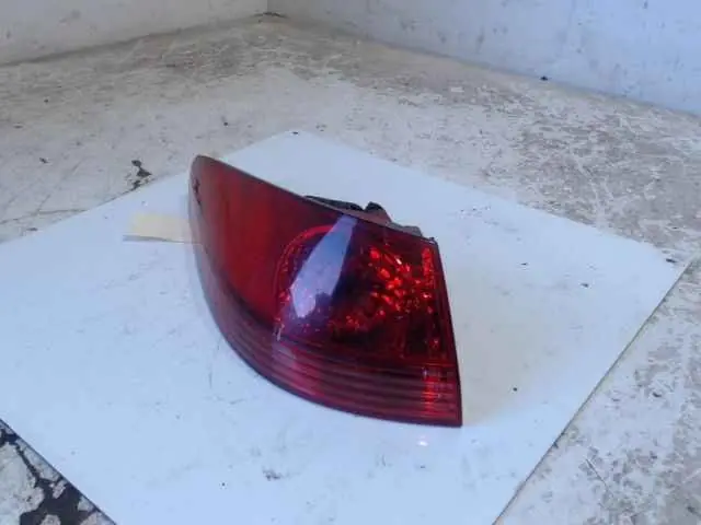 Feu arriere gauche Peugeot 607 6350CF - Expédition rapide