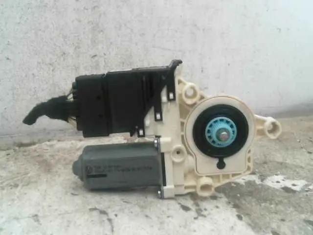 Moteur essuie-glace arriere gauche Volkswagen TOURAN 5K0959703AVW1 - Réduction