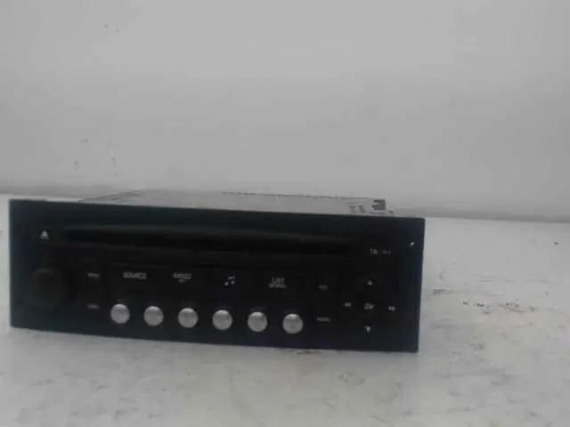 Super prix - Autoradio specifique Peugeot 207 16077504XT