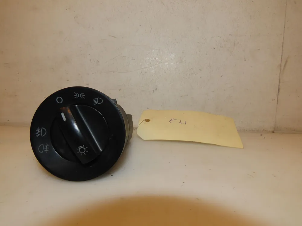 Interrupteur commande de phares occasion VOLKSWAGEN POLO IVPhase 2 05-2005->09-2009 1.4 TDI 80ch - Offre flash