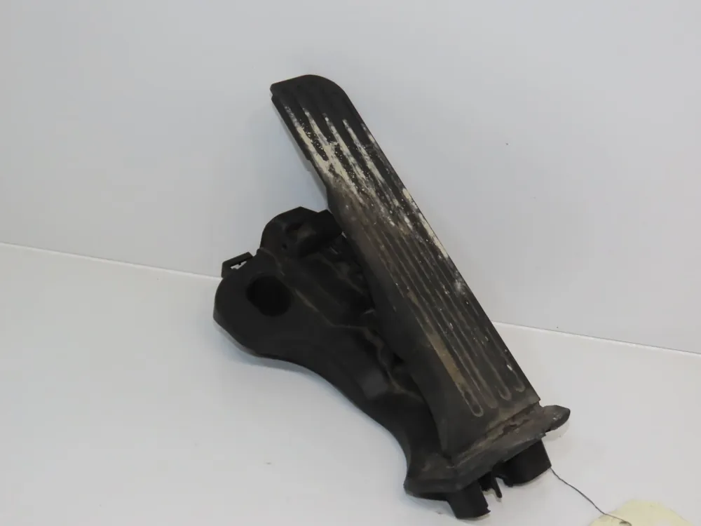 Se termine bientôt - Potentiometre accelerateur occasion VOLKSWAGEN GOLF VPhase 1 11-2003->10-2008 1.9 TDI 105ch