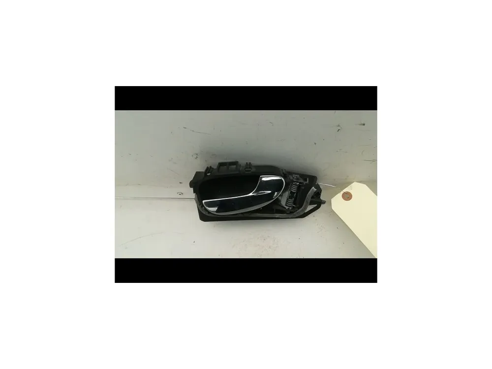 Prix exceptionnel - Poignee int porte avd occasion PEUGEOT 307Phase 1 04-2001->06-2005 1.4 HDI 8v 70ch